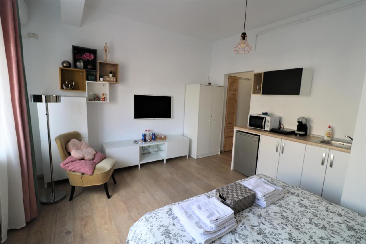Lovely City Center Apartment - Free Minibar 부쿠레슈티 외부 사진